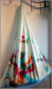 Turn an old t-shirt into a Repurposed T-Shirt Bag! Get details at Sparkles of Sunshine.