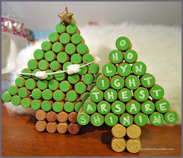 This is such a fun Christmas project...wine cork Christmas trees!