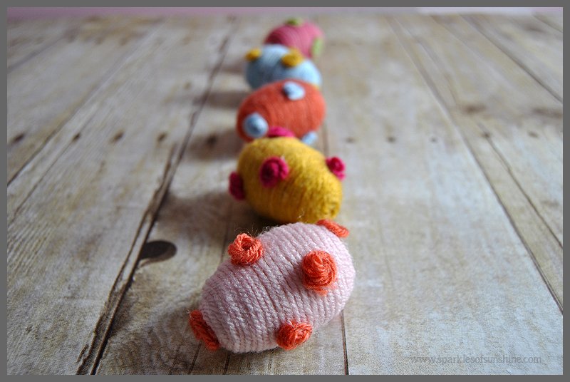 These yarn wrapped Easter eggs are the perfect decoration for Spring! The hardest part of this project is waiting for the glue to dry. Visit Sparkles of Sunshine to find out how to make these super cute Easter eggs!