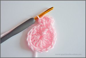 Simple & Quick Bunny Crochet Pattern at Sparkles of Sunshine. Crochet a bunny applique in minutes with these easy to follow pattern!