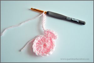 Simple & Quick Bunny Crochet Pattern at Sparkles of Sunshine. Crochet a bunny applique in minutes with these easy to follow pattern!