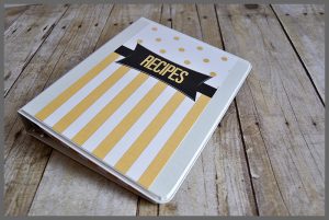 Recipe Binder Organization- Get your free printables to put together your very own Recipe Binder at Sparkles of Sunshine