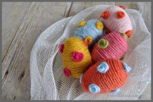 These yarn wrapped Easter eggs are the perfect decoration for Spring! The hardest part of this project is waiting for the glue to dry. Visit Sparkles of Sunshine to find out how to make these super cute Easter eggs!