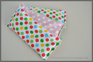 Easy Homemade Relaxation Eye Pillows With Lavender. Find out how to make one for yourself or for gifts at Sparkles of Sunshine.