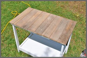 This easy pallet wood side table at Sparkles of Sunshine only cost $3 to make after a trip to the thrift store!