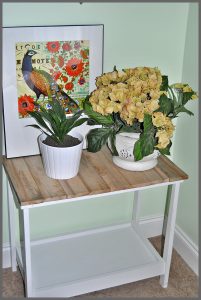 This easy pallet wood side table at Sparkles of Sunshine only cost $3 to make after a trip to the thrift store!