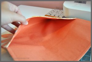 Learn how to make an easy sew clutch from a kitchen placemat at Sparkles of Sunshine!