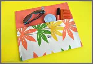 Learn how to make an easy sew clutch from a kitchen placemat at Sparkles of Sunshine!