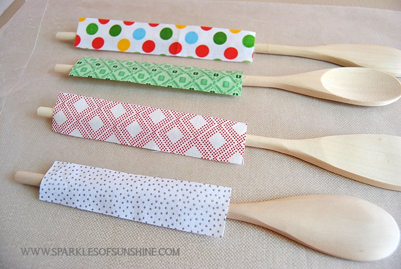 Forget boring spoons, make a statement with this easy gift idea - decorate wooden kitchen utensils. Find out how to make them at Sparkles of Sunshine.