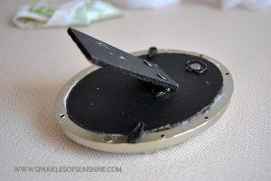 Check out this frugal gift idea, it's genius! Repurpose a picture frame into something useful...a pin cushion!