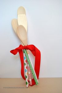 Check out this frugal gift idea, it's genius! Repurpose a picture frame into something useful...a pin cushion!