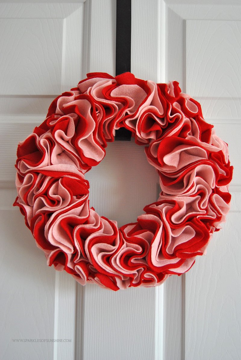 Who said decorating your home for Valentine's Day had to be complicated? Check out this simple ruffled Valentine wreath tutorial at Sparkles of Sunshine.