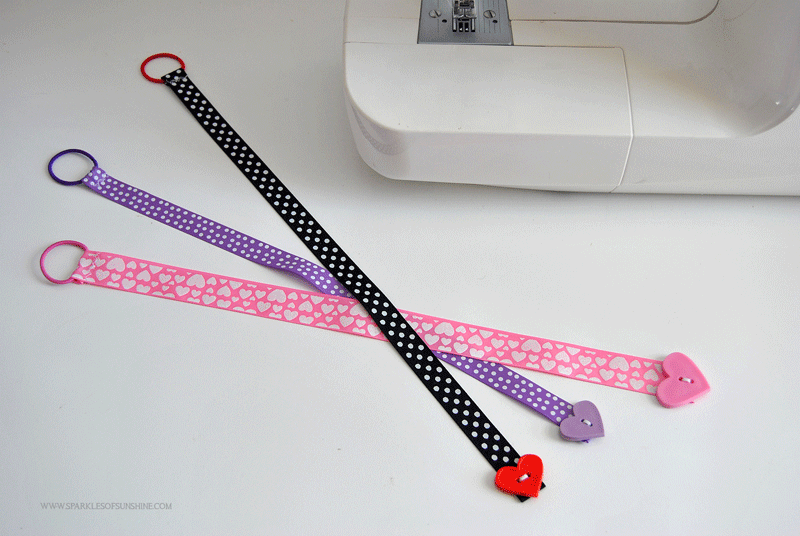 These non slip easy sew ribbon bookmarks are fun to make, and stretch to fit your book. These make perfect gifts!