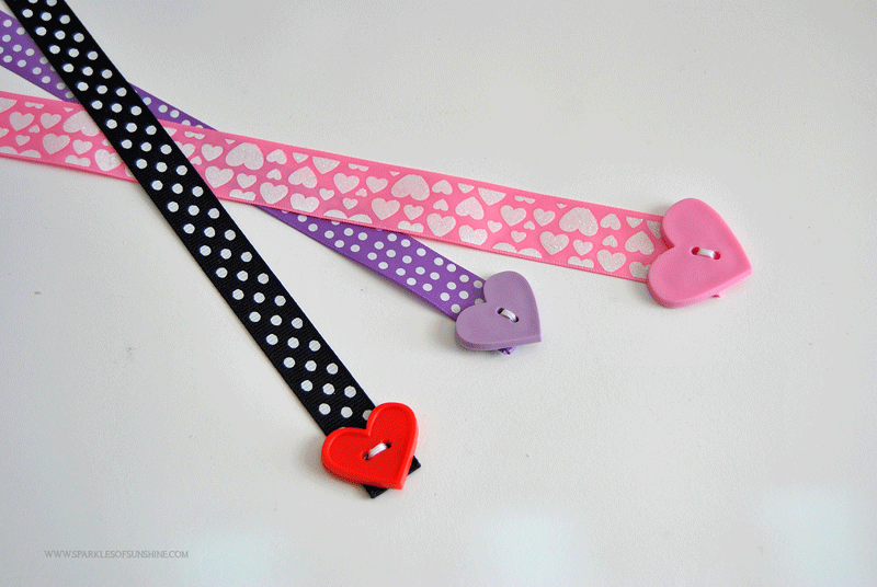 Make an Adorable DIY Ribbon Bookmark in 2 Minutes! - Craft