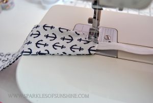 Make your own reversible fabric headbands easily with these directions and templates from Sparkles of Sunshine.