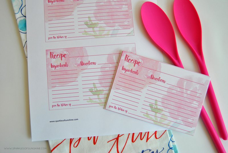 These pretty free printable recipe cards would make a great addition to a gift for someone, or keep them for yourself!
