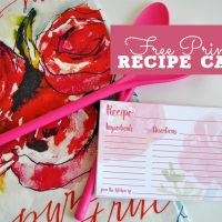 These pretty free printable recipe cards would make a great addition to a gift for someone, or keep for yourself!