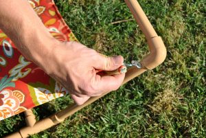 Celebrate summer outdoors with your pet thanks to this easy tutorial for a DIY pet hammock over at Sparkles of Sunshine.