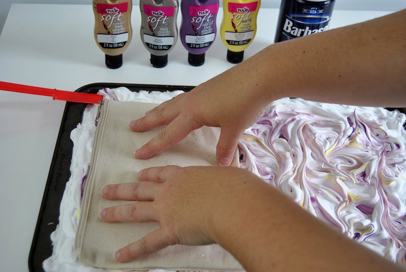 Ever wonder how to marble fabric? Check out this step by step tutorial on how to marble fabric and satisfy your curiosity!