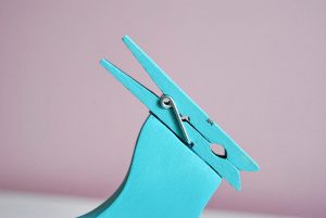 Here's a stylish way to keep up with those important notes on your desk. Make your own DIY Horse Note Holder. Get the details at Sparkles of Sunshine today.