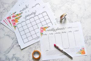 Stay organized with this free printable 2017 calendar and weekly planner. Includes September-December 2016 so you can get started using it now!