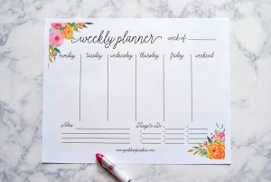 Stay organized with this free printable 2017 calendar and weekly planner. Includes September-December 2016 so you can get started using it now!