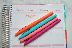 Want to know which pens to use for your weekly and monthly planning? Discover the best pens for planners that won't bleed, smear or dry out.
