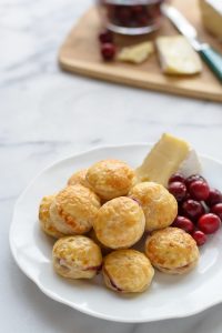 Looking for a tasty appetizer to tempt your Thanksgiving guests with this year? Check out these 10 delicious Thanksgiving appetizers that will satisfy your guests until the main course is ready.