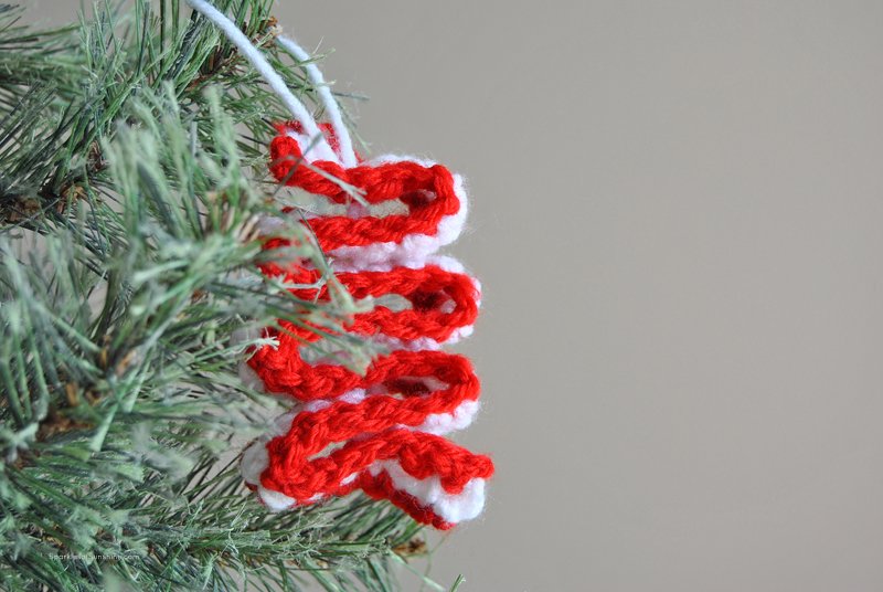 Decorate your Christmas tree with colorful old-fashioned candy ornaments. This easy crochet ribbon candy Christmas ornament free pattern and tutorial makes it simple to fill up your tree with yarn ornaments this year.
