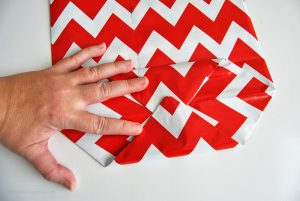Learn how to make a gift bag from wrapping paper in just 5 simple steps at Sparkles of Sunshine today.