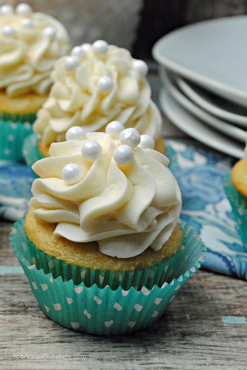 Treat yourself with this tasty recipe for Vanilla Cream Cheese Cupcakes, guaranteed to satisfy your sweet tooth.