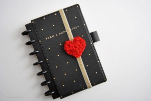 Check out this easy and free heart crochet pattern at Sparkles of Sunshine. It's perfect for Valentine's Day!