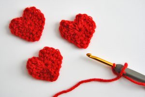 Check out this easy and free heart crochet pattern at Sparkles of Sunshine. It's perfect for Valentine's Day!