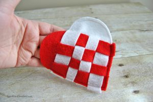 Learn how easy it is to make a felt danish heart for Valentine's Day. Perfect to fill with treats for your valentine!