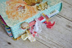 Learn four ways to make your own decorative paperclips for planning or Bible journaling at Sparkles of Sunshine today.