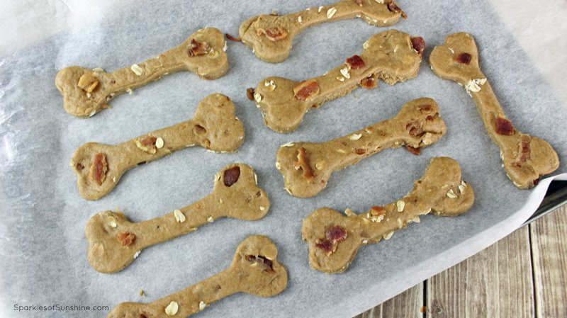 Don't forget about your furry friends this holiday season. Fill their stocking with these tasty peanut butter & bacon homemade dog treats!