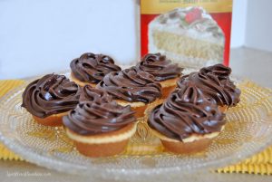 Craving cupcakes but don't want to make two dozen? Check out how easy it is to make a small batch of cupcakes from a box mix!