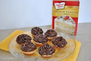 Craving cupcakes but don't want to make two dozen? Check out how easy it is to make a small batch of cupcakes from a box mix!